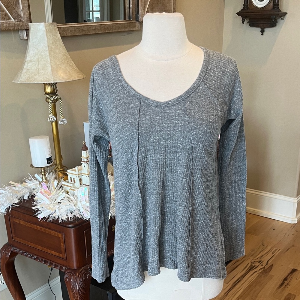 Sun & Shadow Heathered Gray Waffle Long Sleeve Top Flowy